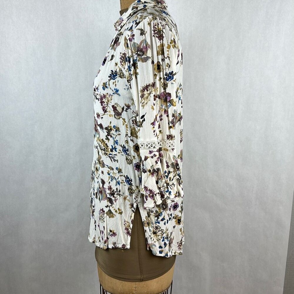 Altar’d State Button Down Blouse Shirt Top Floral Size Medium Lace Detail Ruffle - Picture 4 of 11